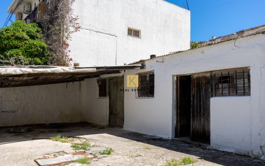 BUILDING OF 170 SQ.M IN A PLOT OF 294 SQ.M